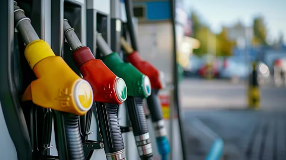 Impacto del aumento de combustibles en el sector automotriz de Argentina. cuanto cuesta llenar el tanque?