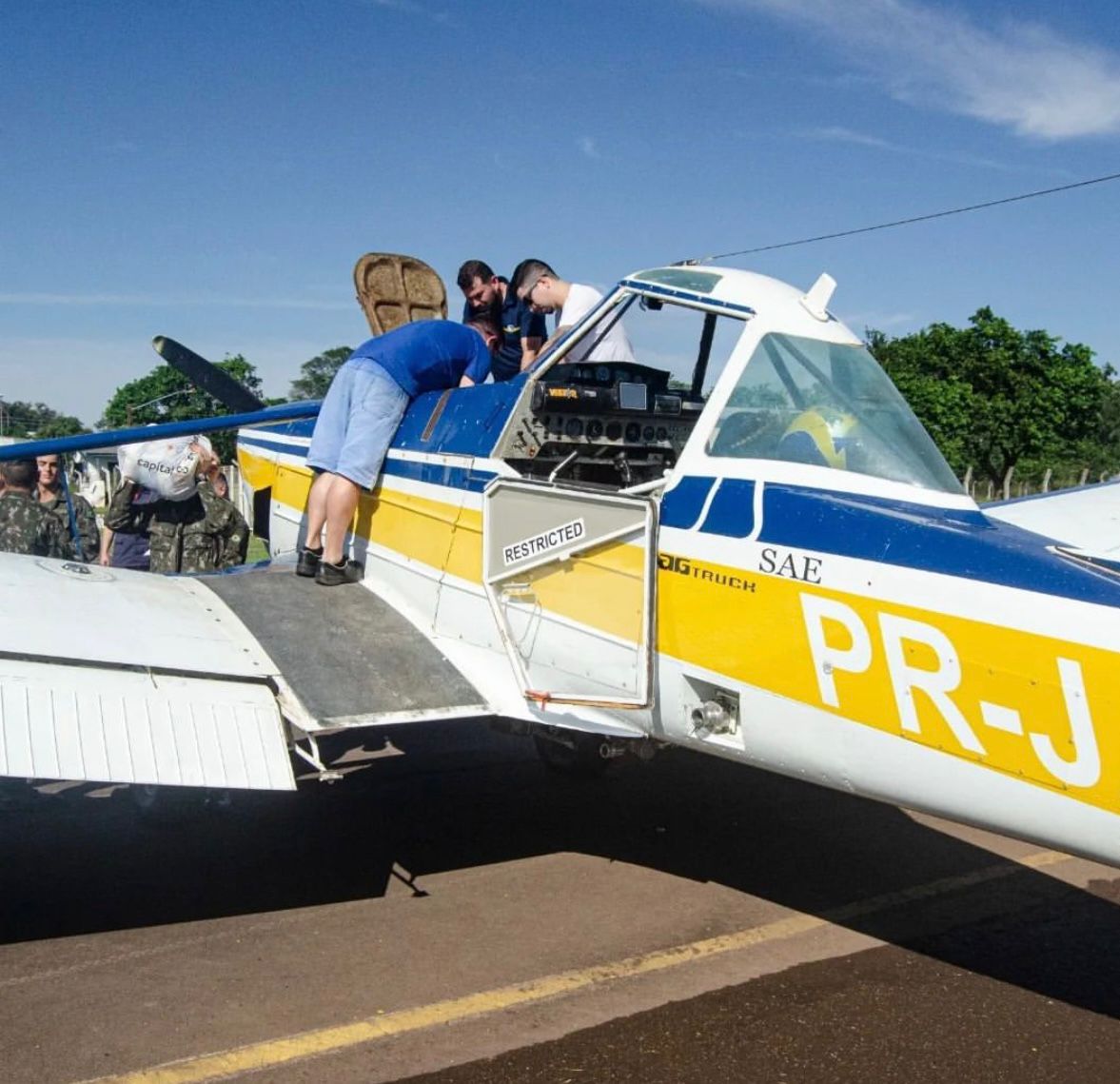 La aviación agrícola uruguaya y argentina donan combustible para los damnificados de Brasil