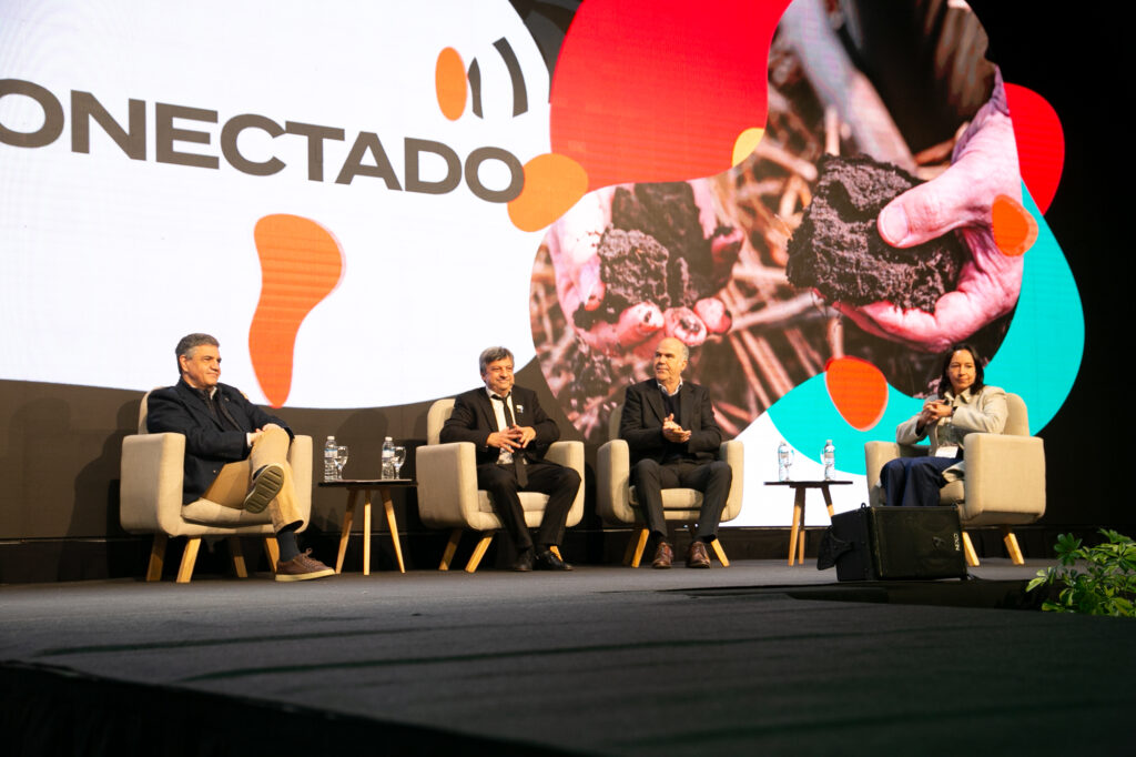 Tenemos que elevar el nivel de las conversaciones en torno al Agro"
