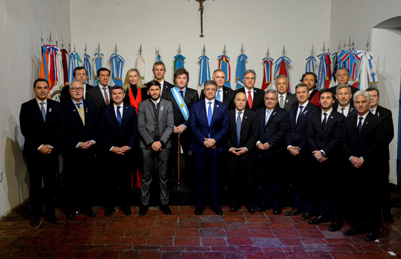 Reclaman a gobernadores por no haber firmado el Pacto de Mayo