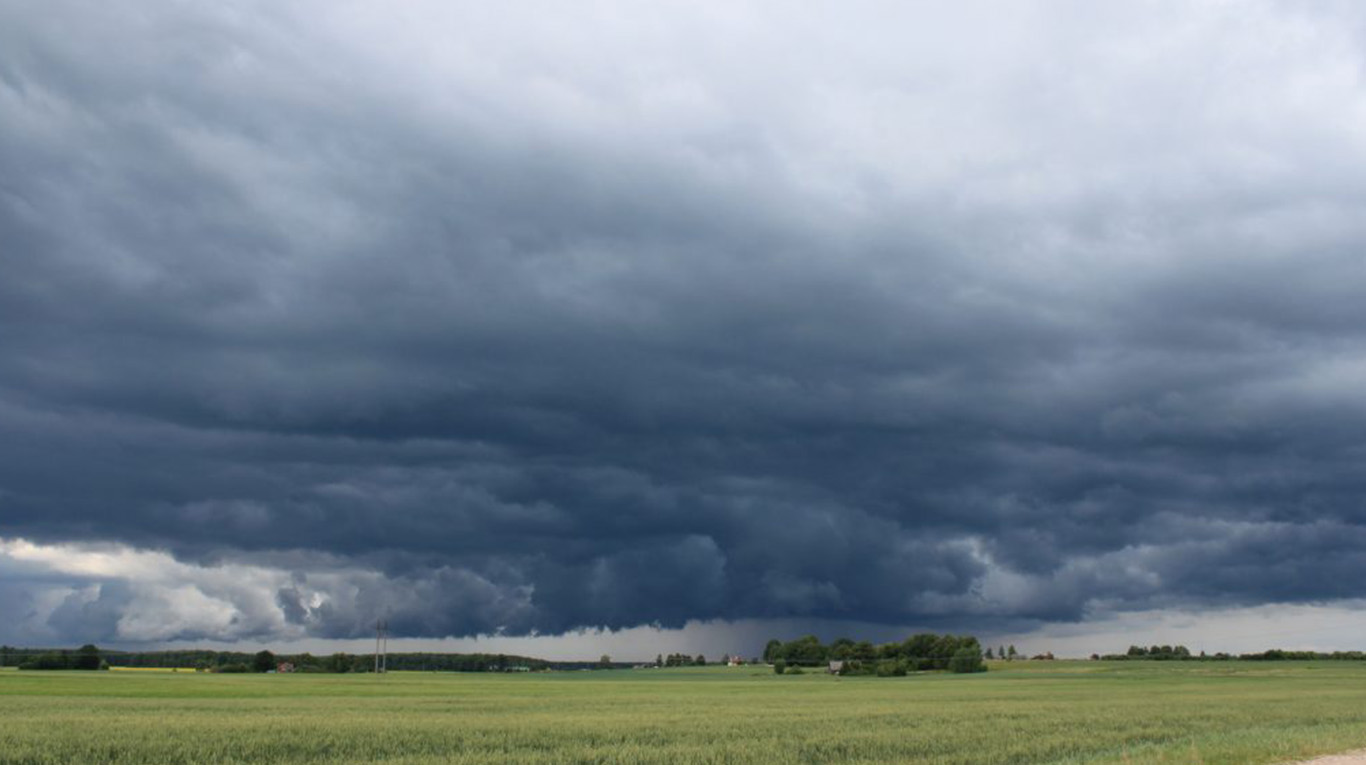 Alerta amarilla por fuertes lluvias en la región centro: La Tormenta de Santa Rosa se intensifica