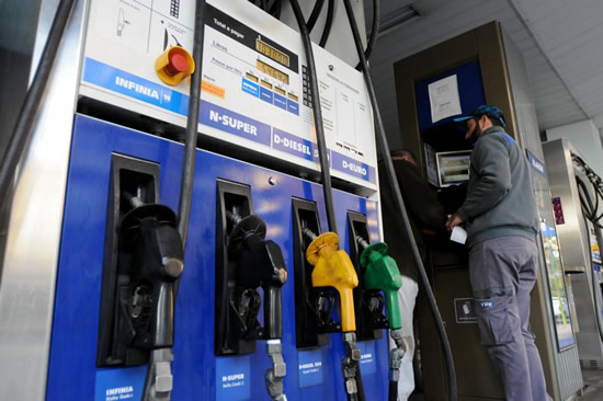 El Gobierno actualiza el impuesto a los combustibles: se espera un aumento en la nafta y el gasoil