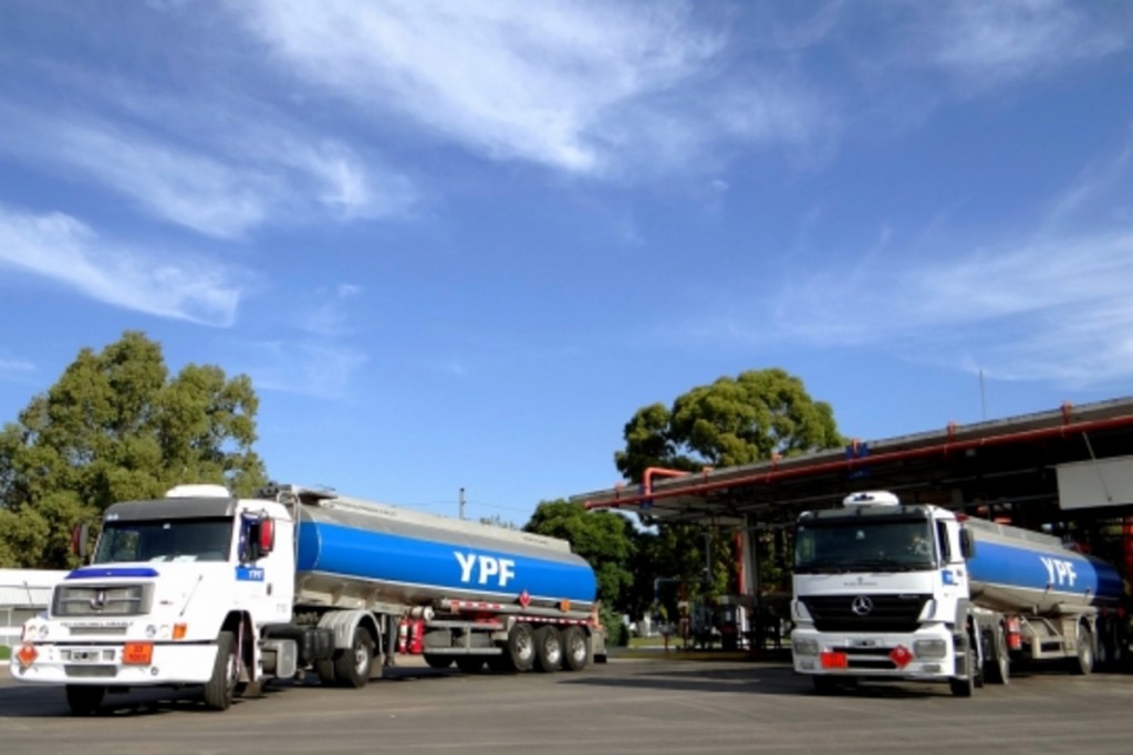 YPF se prepara para subir los precios de los combustibles en noviembre