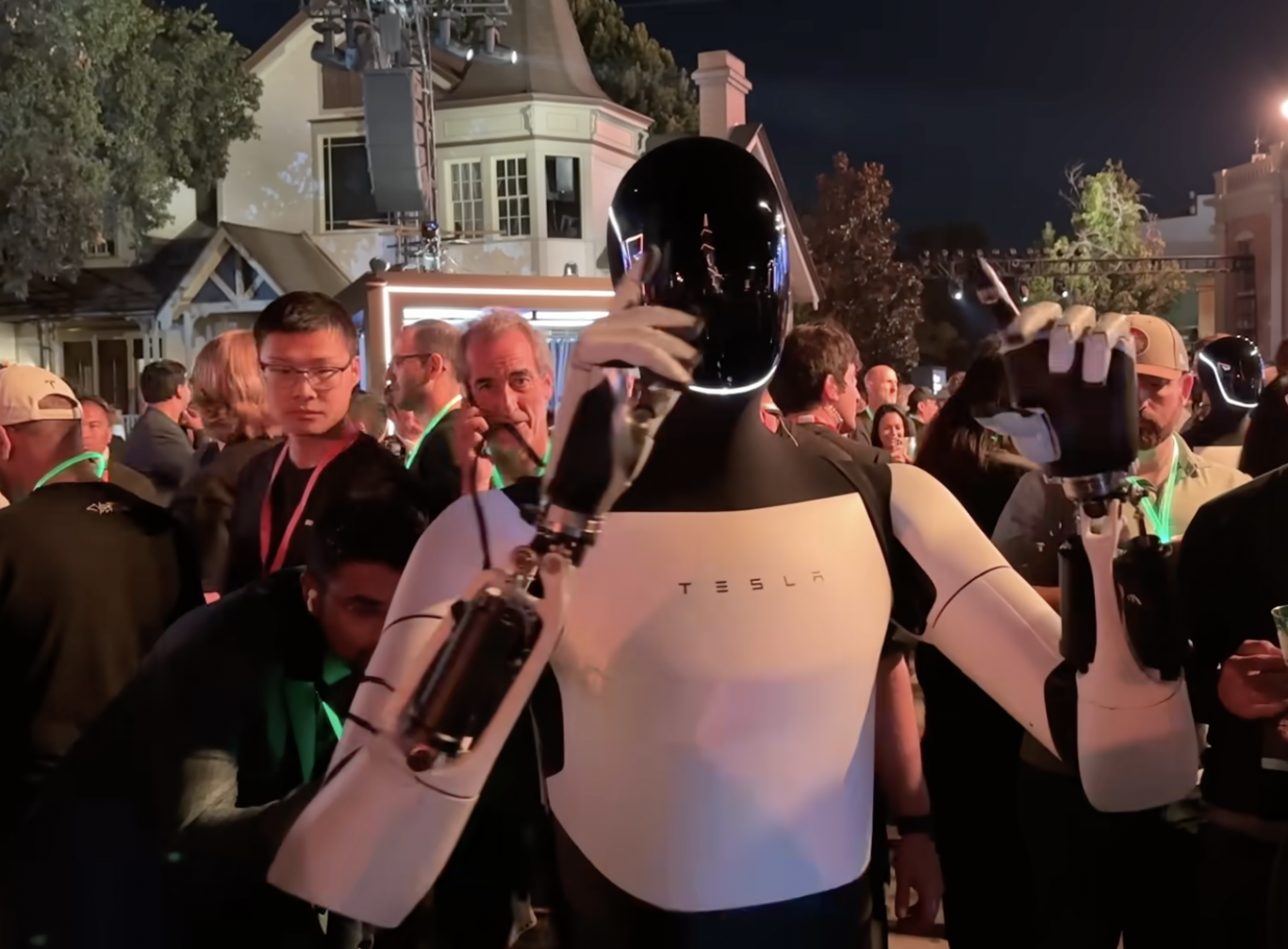¿Serán los robots de Tesla la próxima fuerza laboral en la agricultura?
