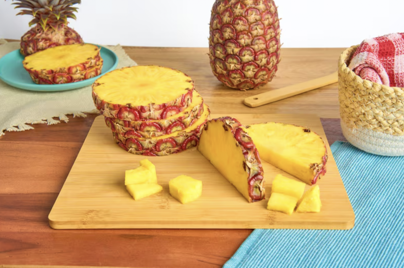 La exclusiva piña roja de US$400 cultivada en Costa Rica llegará a Europa en 2025