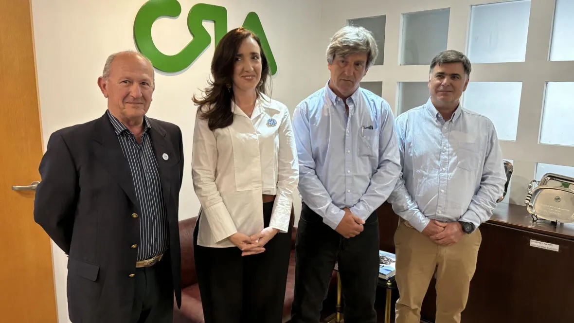 La vicepresidente de la nación, Victoria Villarruel, visitó la sede de CRA