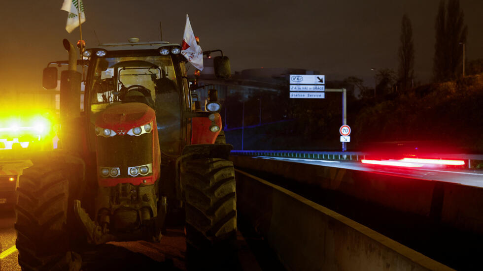 Agricultores franceses protestan contra el acuerdo UE-Mercosur con bloqueos en todo el país