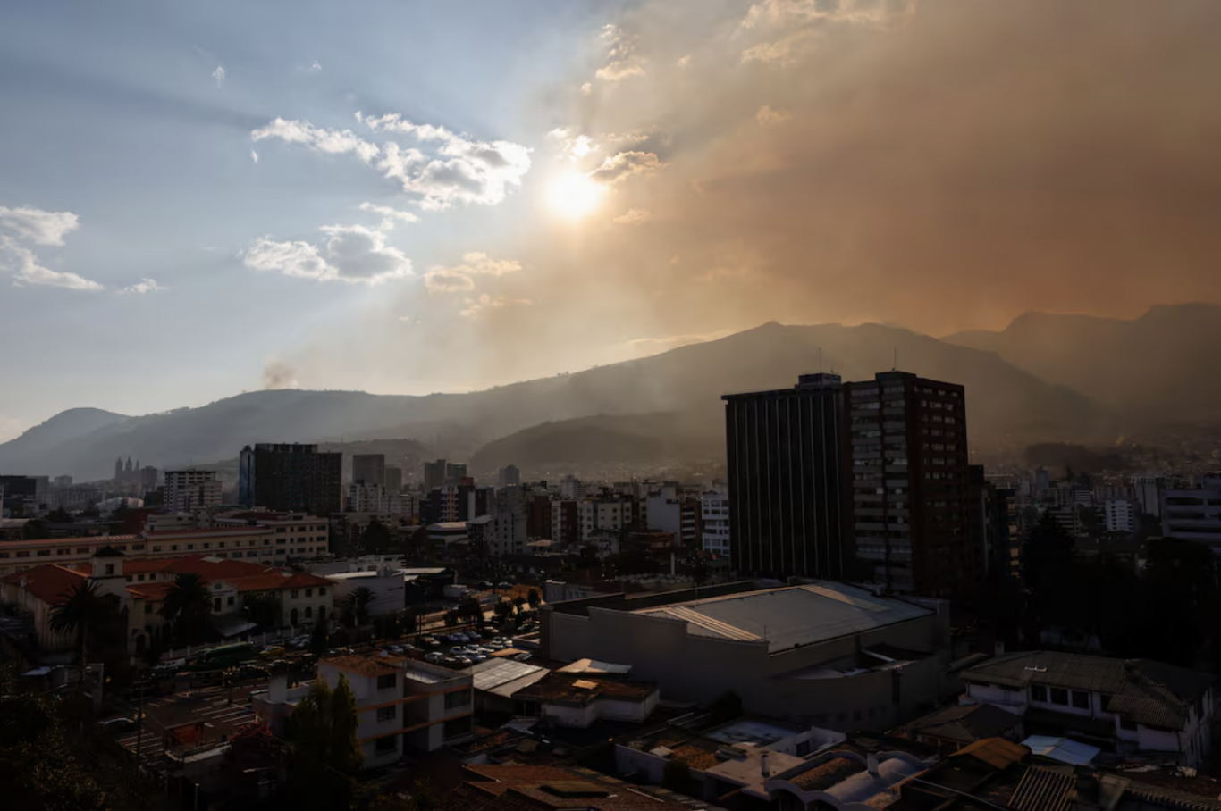 Ecuador declara emergencia nacional por incendios forestales y sequía extrema