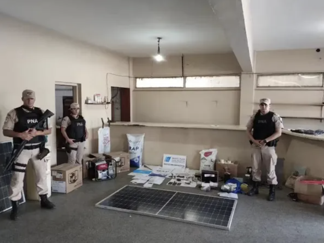 Desarticulan banda de contrabando de fertilizantes en San Nicolás: armas, autos de lujo y toneladas de insumos decomisados