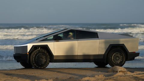 Tesla Cybertruck enfrenta críticas por su desempeño en climas fríos