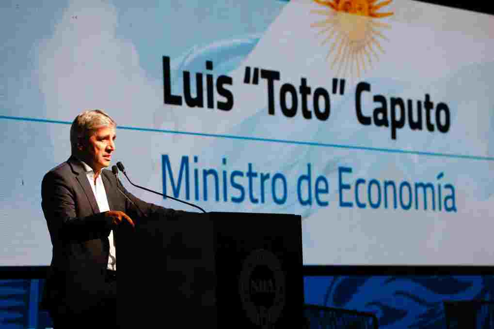  Caputo en la Rural: "Eliminaremos las retenciones y el cepo, solo es cuestión de tiempo"