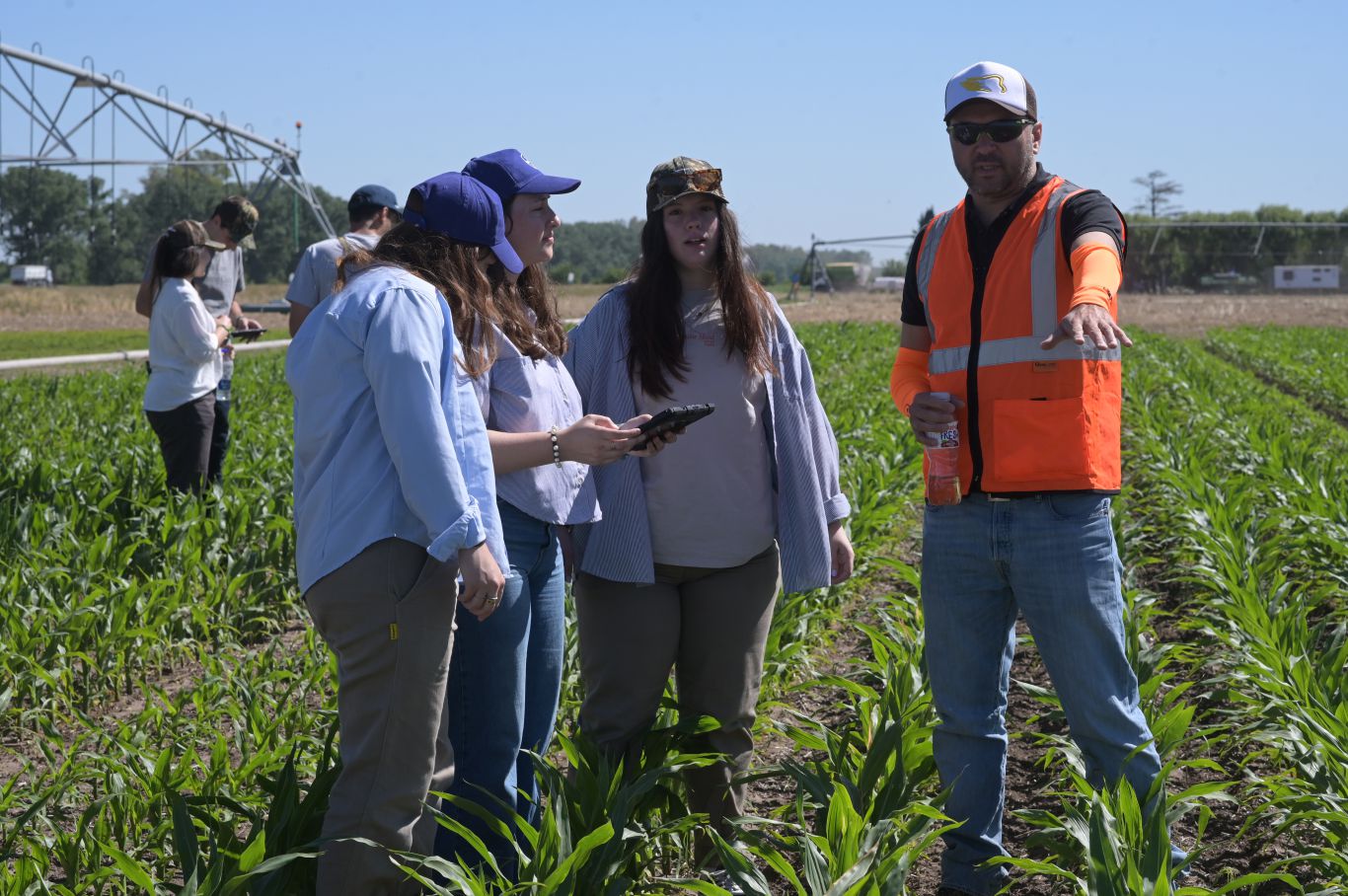 Bayer impulsa el futuro del agro con +Agro+Futuro: Inclusión, tecnología y empleo para los jóvenes rurales
