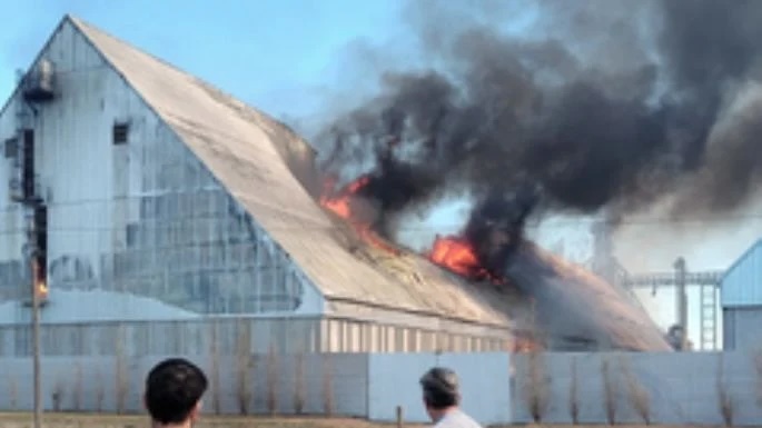 Incendio en planta de maní en Pasco: más de 8000 toneladas consumidas por el fuego
