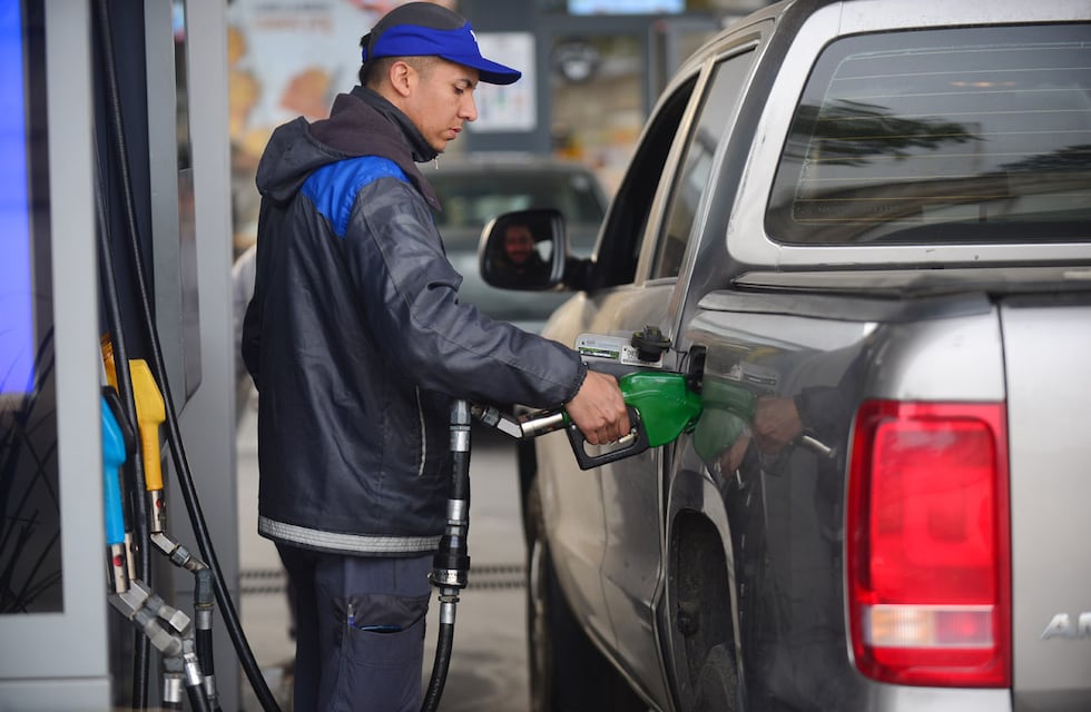 Aumentan los combustibles: ¿Cuánto cuesta llenar el tanque en enero de 2025?