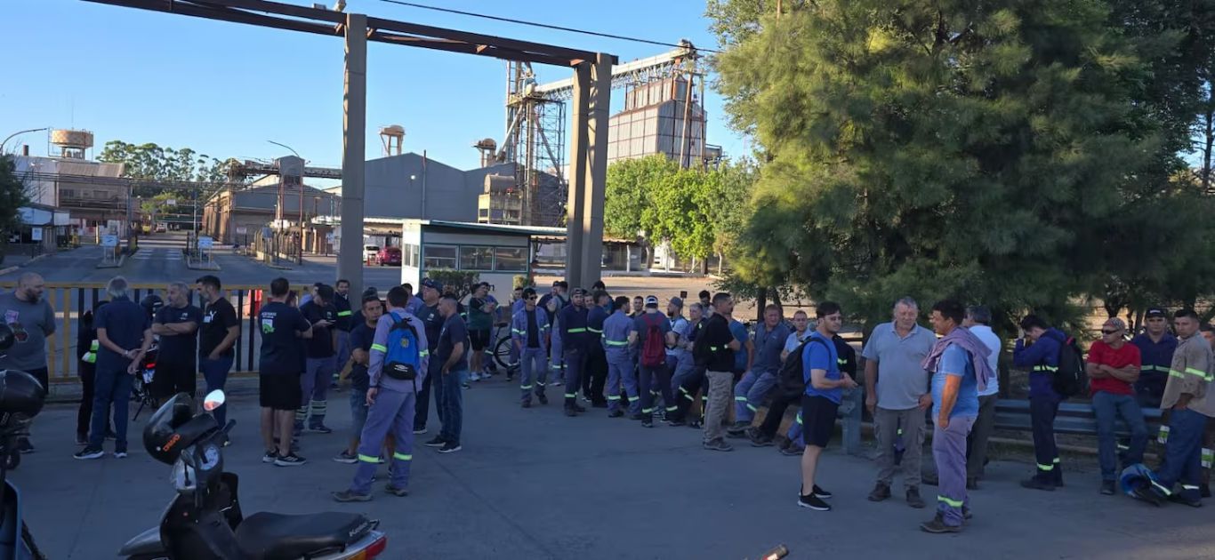 Paro en Vicentin por incumplimiento de pago del bono anual