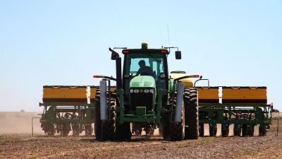 La actividad económica creció un 0,1% en abril y acumula un alza interanual del 6,7%