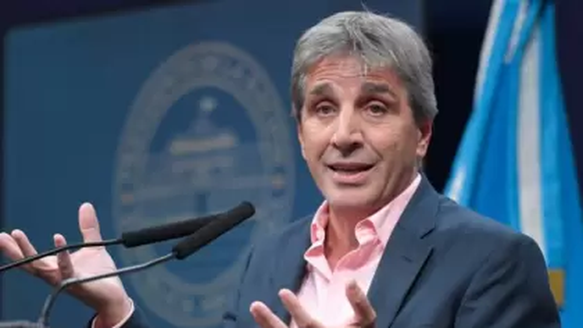 El Gobierno anunció que el lunes se levanta el cepo cambiario con un dólar de hasta $1.400