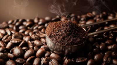 El optimismo por la cosecha 2025 sacude al mercado: el café sufre una fuerte caída de precios en Brasil
