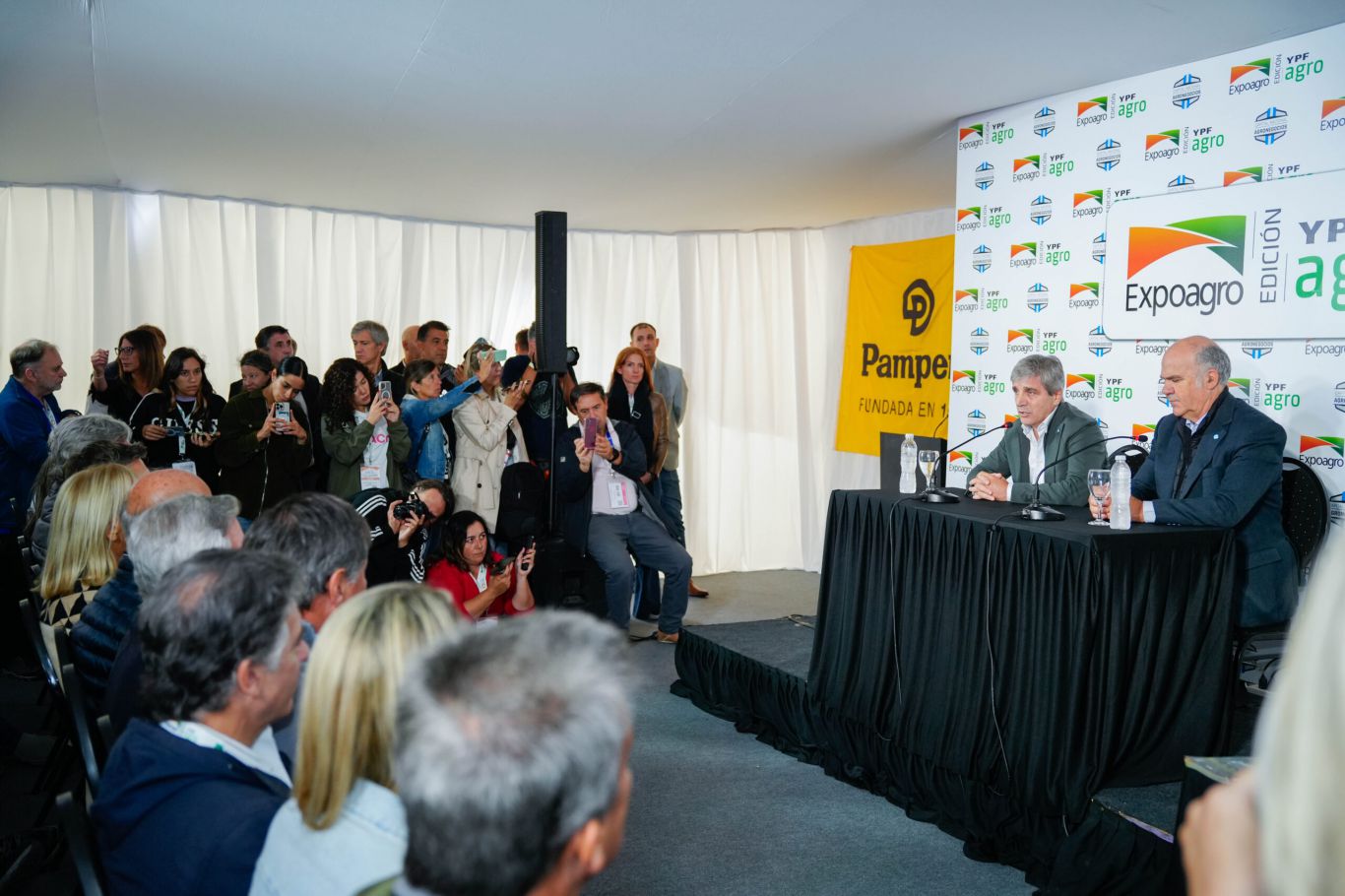 El mensaje de Luis Caputo que esperanza al agro: "En el ranking de baja de impuestos, el campo está arriba de todo"