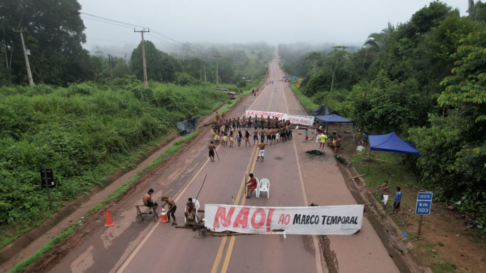 Protestas indgenas y rutas intransitables complican la exportacin de soja desde el Amazonas