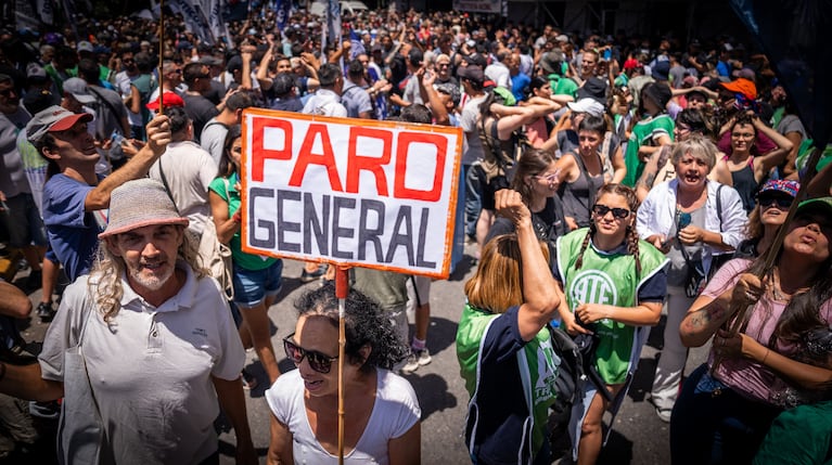 Paro número 45 en democracia: Milei enfrenta el tercer paro más veloz desde 1983