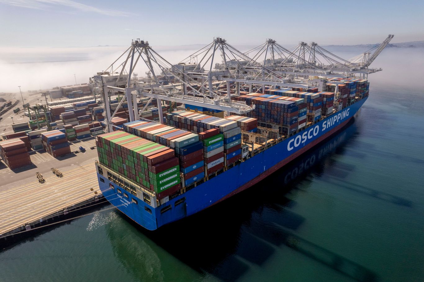 EE.UU. endurece reglas para buques chinos, pero suaviza el impacto para exportadores