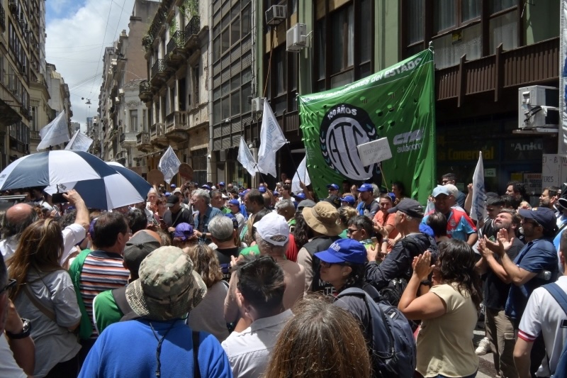 "No a la fusión": trabajadores del INTA se movilizan por la continuidad del organismo