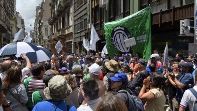 "No a la fusión": trabajadores del INTA se movilizan por la continuidad del organismo