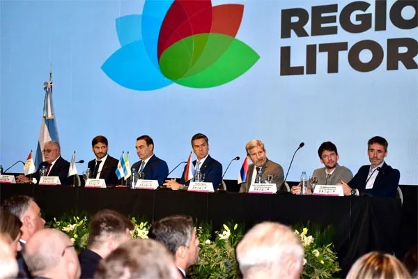 El litoral reclama protagonismo en la hidrovía y en la política energética nacional