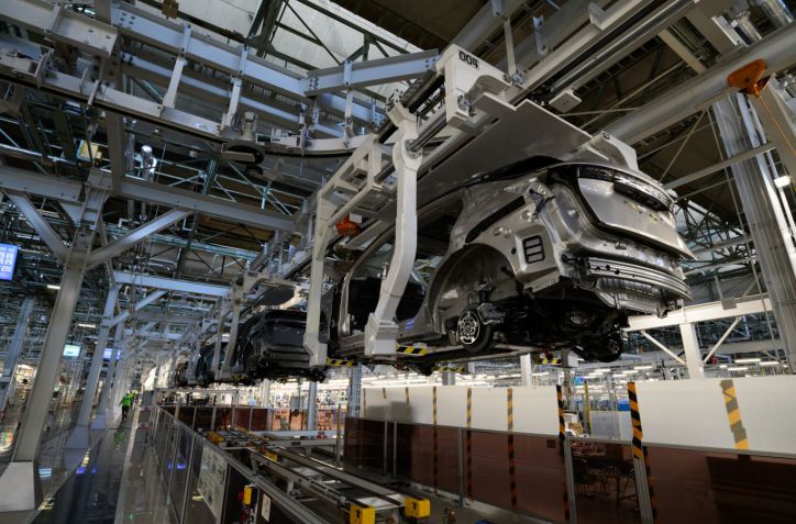 Boom eléctrico en Latinoamérica: Costa Rica, Uruguay y Colombia lideran la revolución de los autos sin emisiones