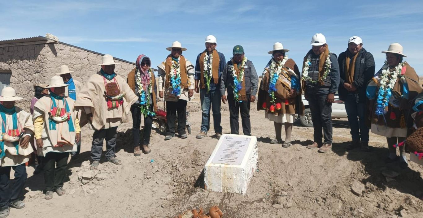 Infraestructura rural en marcha: puente estratégico para productores de la Nación Uru Chipaya