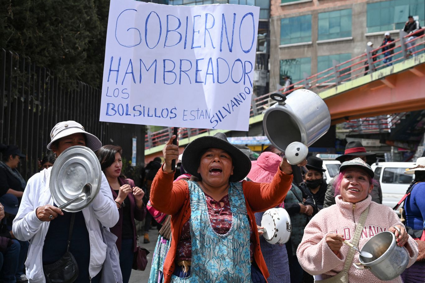 Huelgas y escasez de dólares disparan la inflación en bolivia