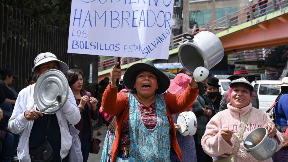 Huelgas y escasez de dlares disparan la inflacin en bolivia