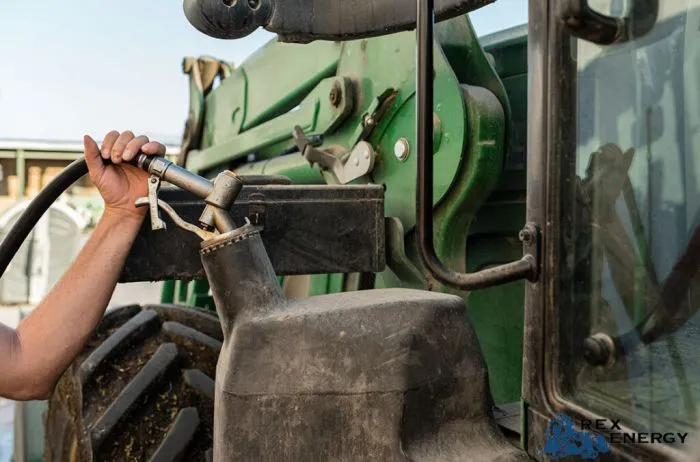 El combustible para tractores impulsa motores de trabajo pesado en tractores o camiones al generar un torque significativo.