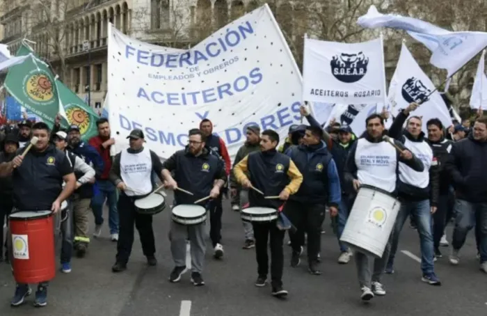 El sindicalista que incomoda a las cerealeras cruzó al Gobierno y a las exportadoras por las retenciones